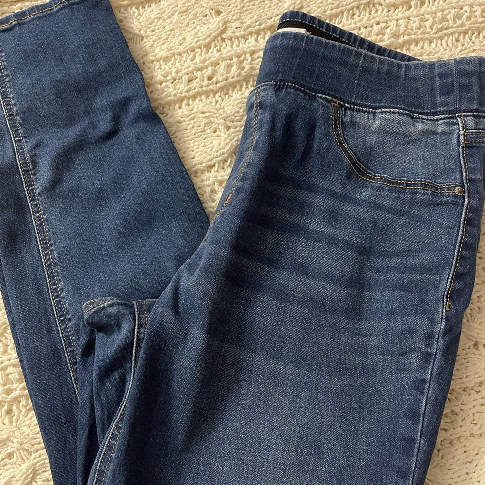 Pull on style jeggings
